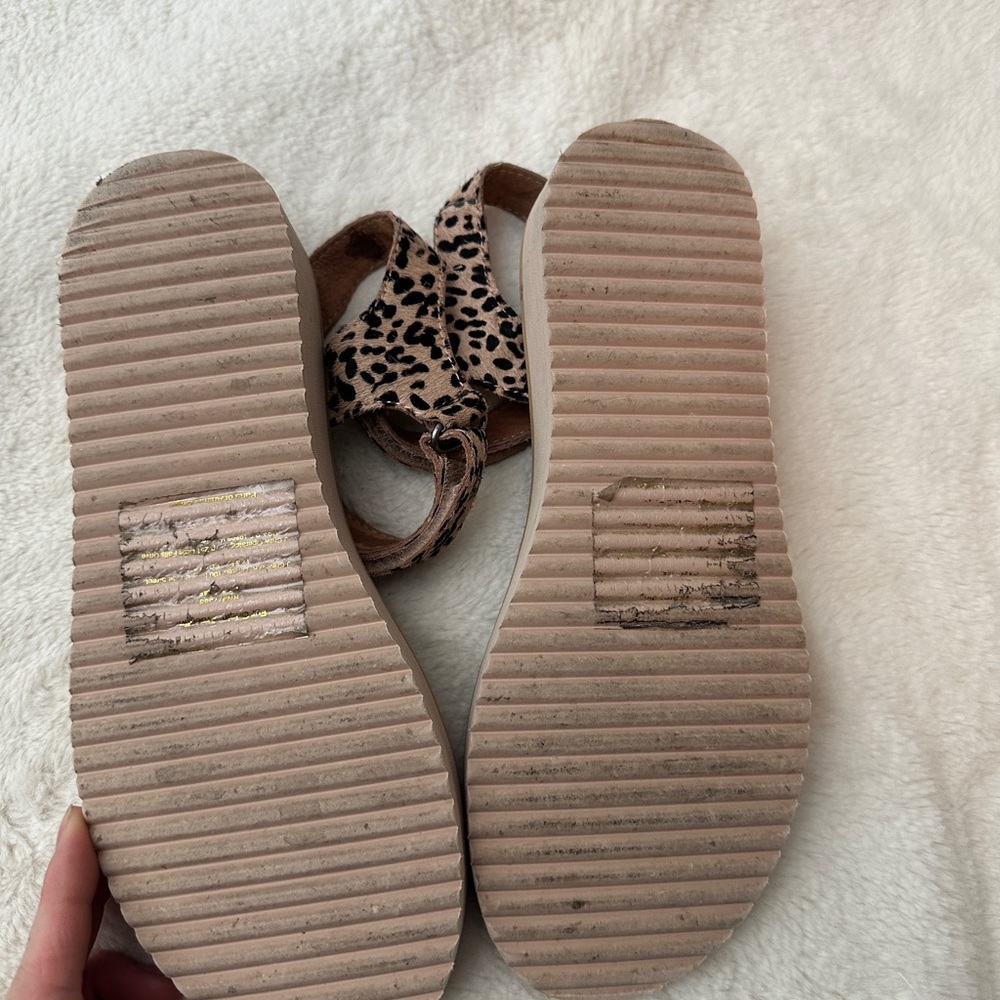 Madewell the Maggie sandal in spotted calf hair - Picture 6 of 6